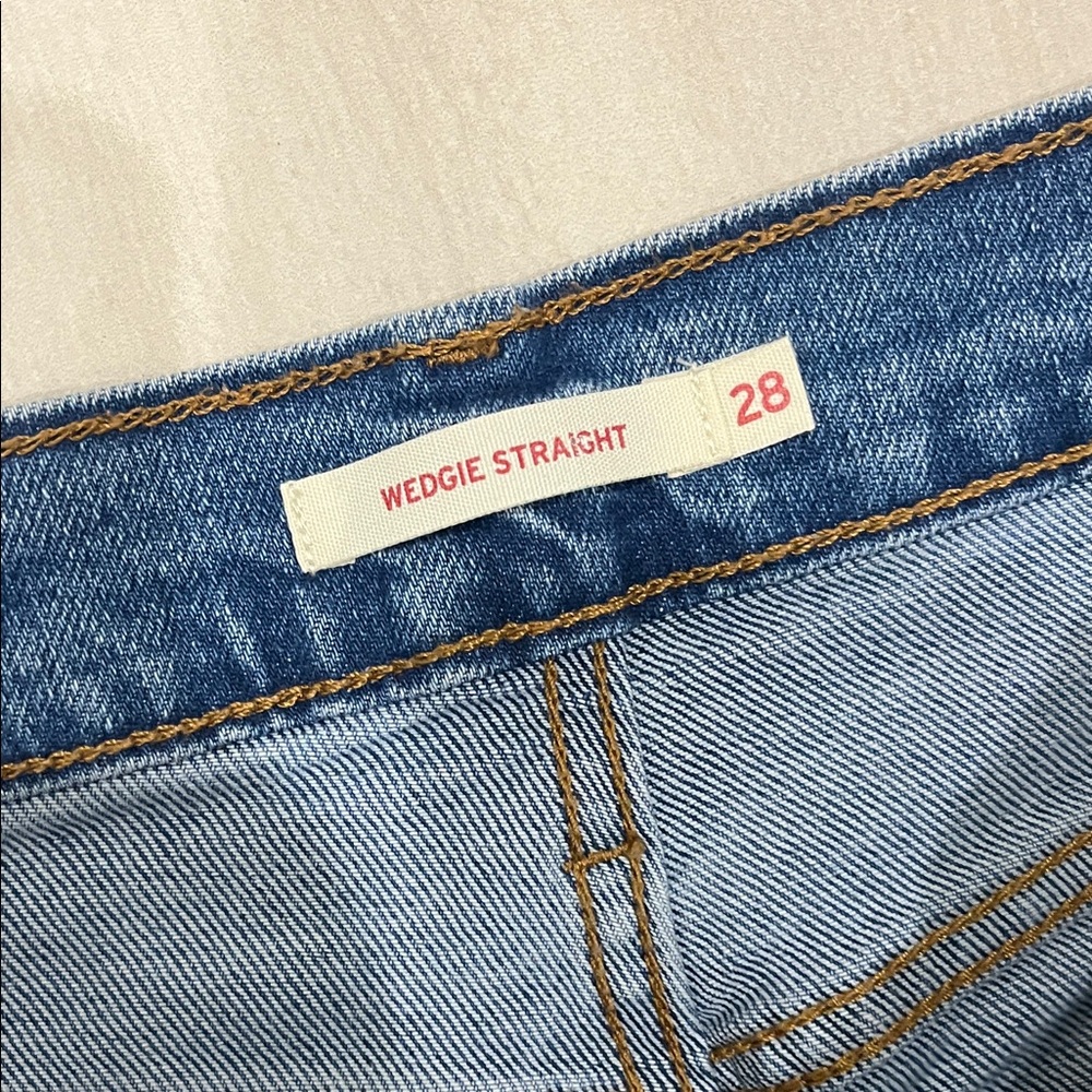 Viral Levi’s wedgie straight Jeans Sz 28 - Picture 2 of 6